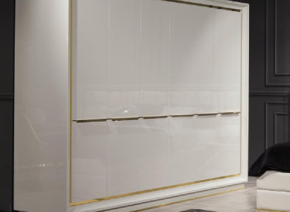 Wardrobe Modern Comfortable in White with luxurious storage space